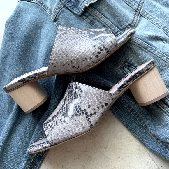 Steve Madden Shoes - Steve Madden open toe shoes. Size 8